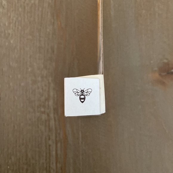 Burt's Bees Ultra Conditioning Moisturizing Lip Balm - Brand New - Picture 4 of 6